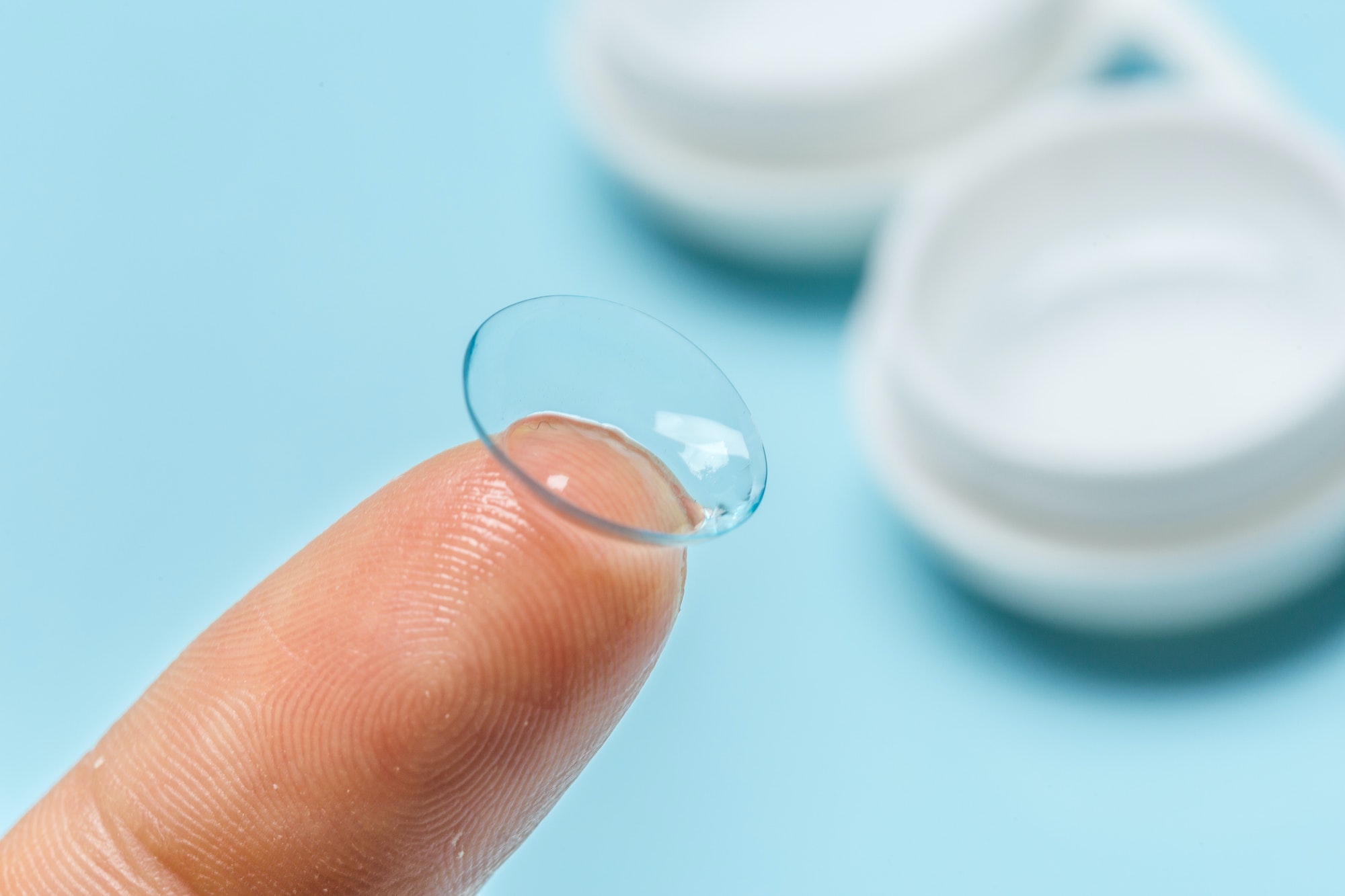 hand with contact lens